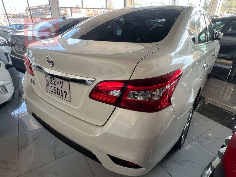 نيسان سيلفي